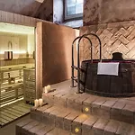 Corte San Carlo Aparthotel 4*