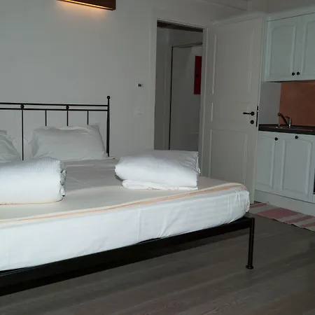 Corte San Carlo Aparthotel Colà