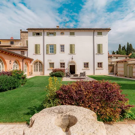 Corte San Carlo 아파트호텔