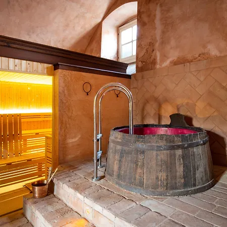 Corte San Carlo Aparthotel 4*