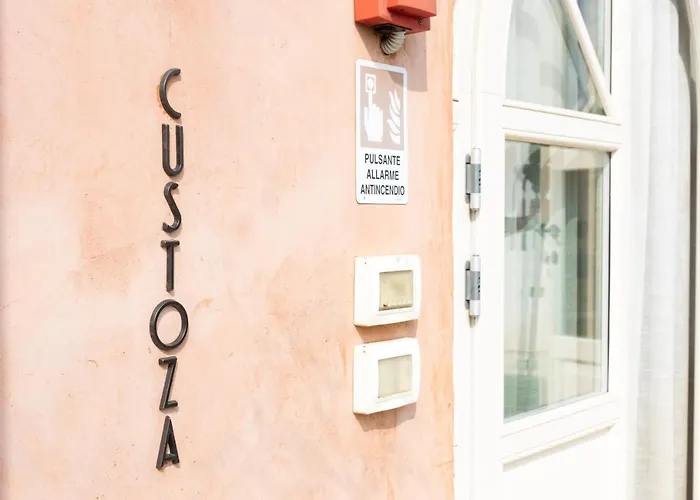 Corte San Carlo 아파트호텔 콜라