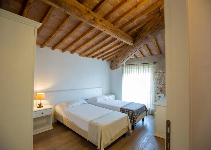 Corte San Carlo 아파트호텔 콜라