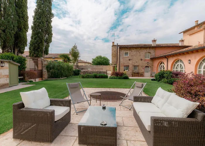 Corte San Carlo 아파트호텔 콜라